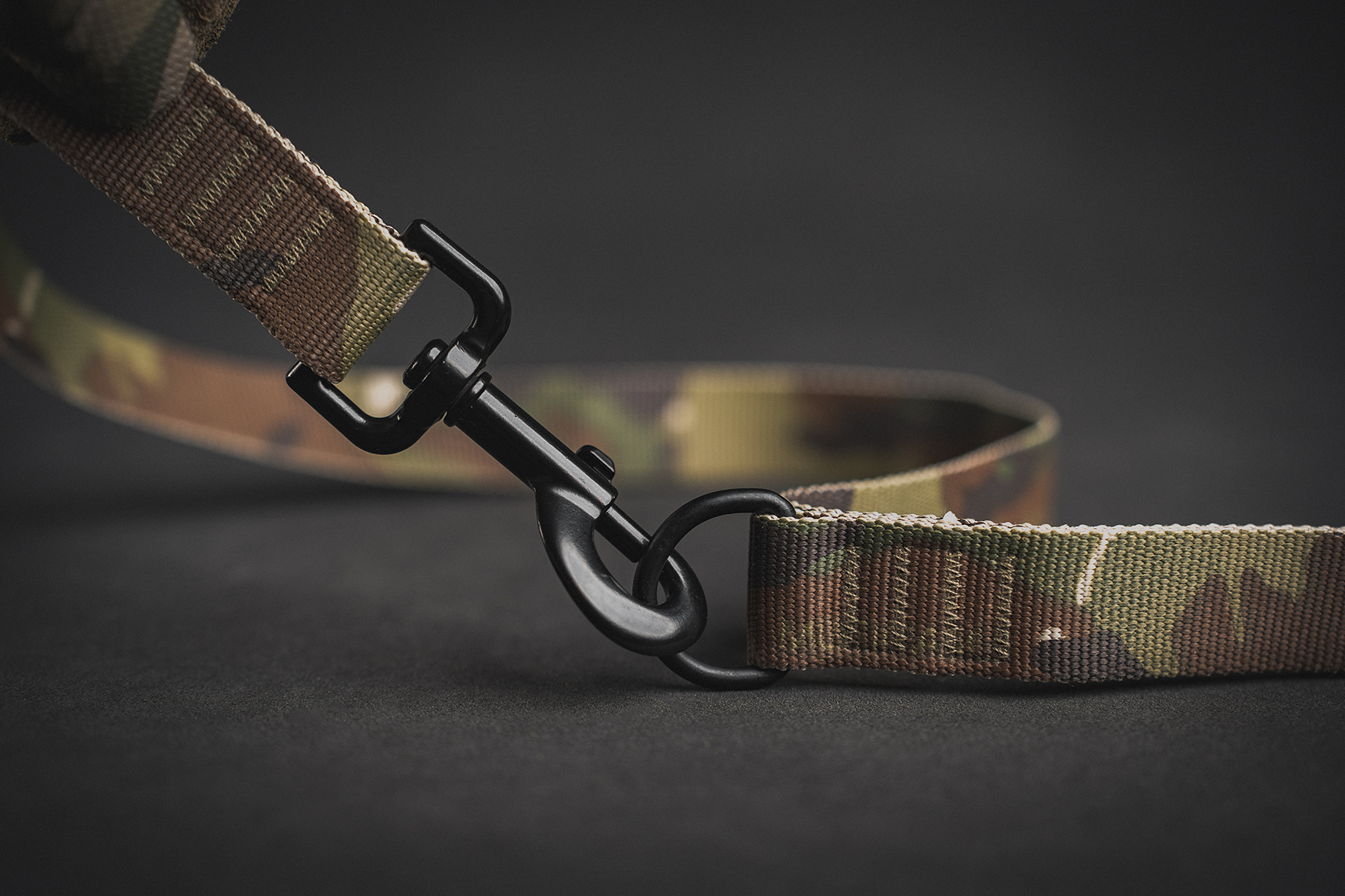 LOF Dual Handle Ops Lead Showing Black Metal Hardware